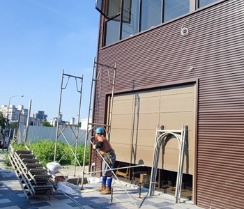 南霸天鷹架董事長